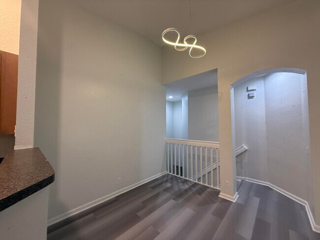 Foto del edificio - 3138 Laurel Ridge Cir