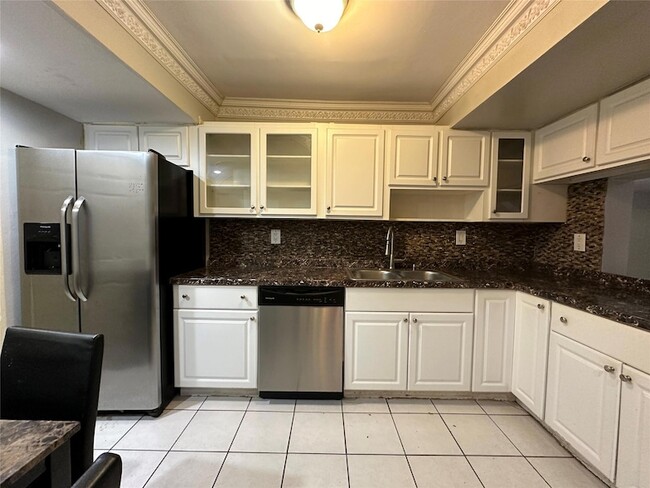 Building Photo - 6630 Racquet Club Dr