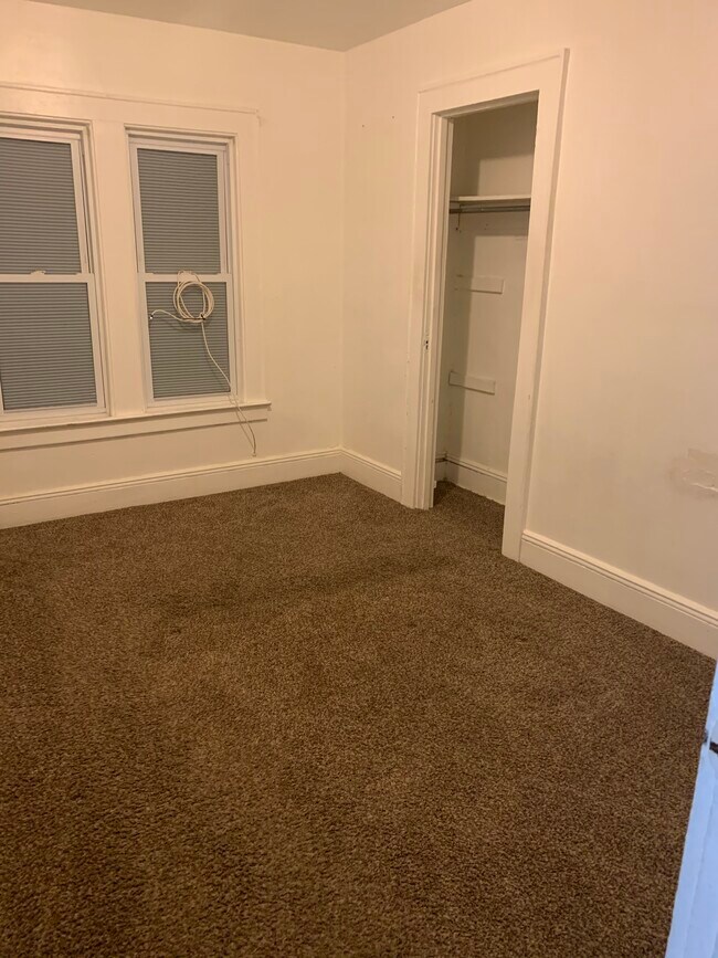Middle bedroom 12x8 - 9153 98th St