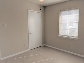 Building Photo - 915 Alexander St Building Photo - 915 Alexander St