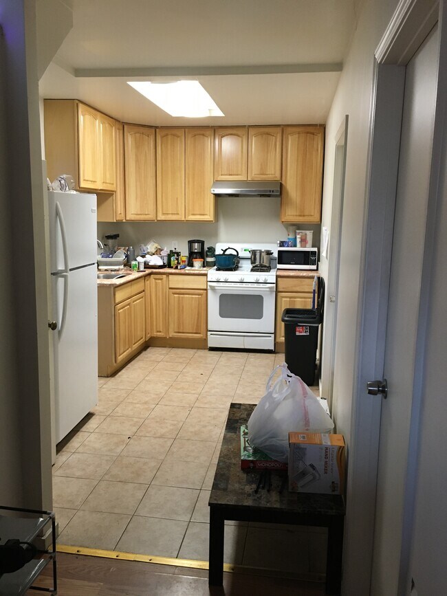 Foto del edificio - 399 Ellington Ave