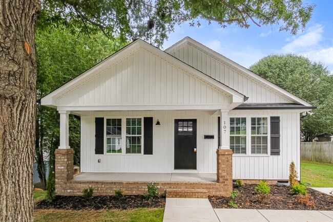 Building Photo - 107 S Rose Ave