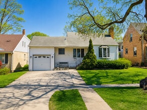Building Photo - 4529 Saratoga Ave