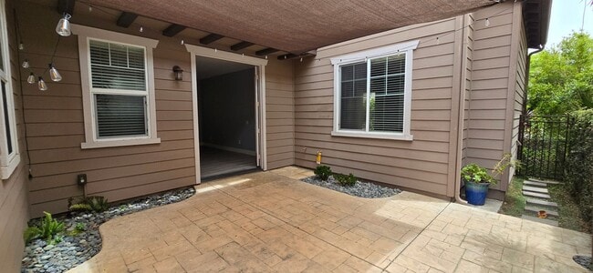 Building Photo - Seabridge Single Family Home in gated comm...