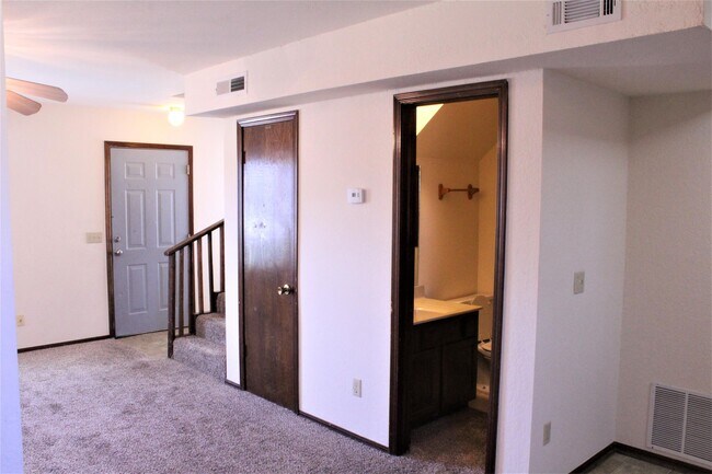 Foto del edificio - 709 S Foster Ave