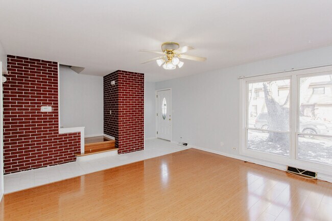 Foto del edificio - 612 Maple Ct