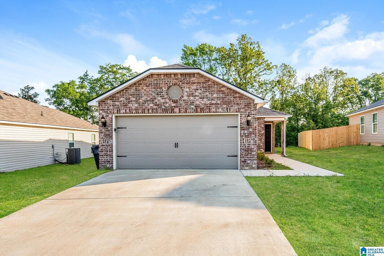 Primary Photo - 175 Highland View Dr