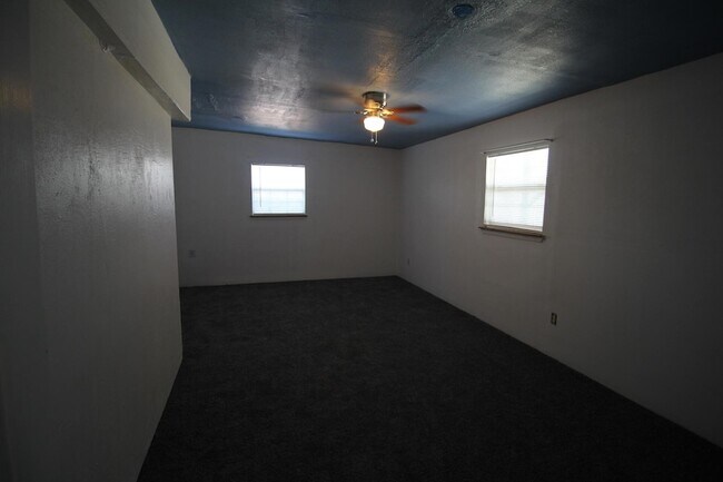 Foto del edificio - 8606 Gateway Blvd