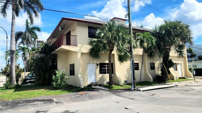 Building Photo - 513 S Ocean Dr