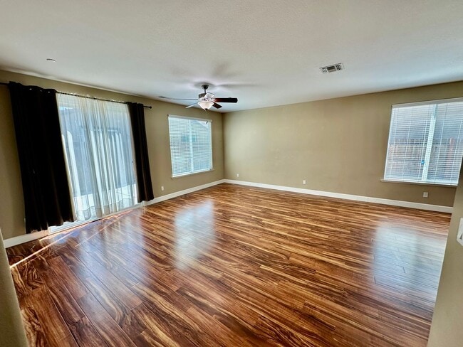 Foto del edificio - 2487 N Mountainside Dr