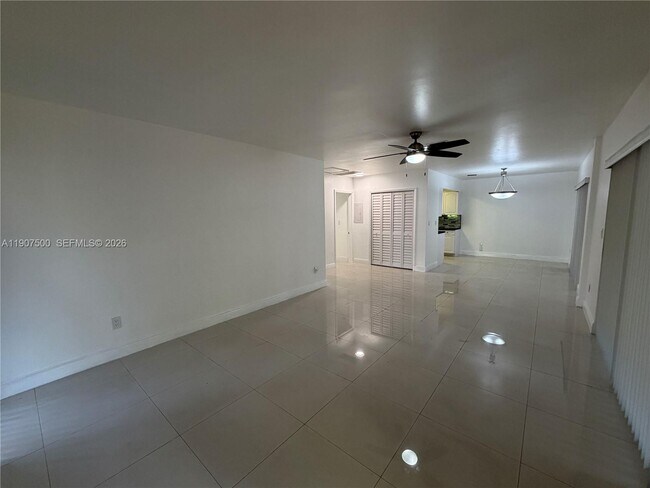 Foto del edificio - 400 Minorca Ave