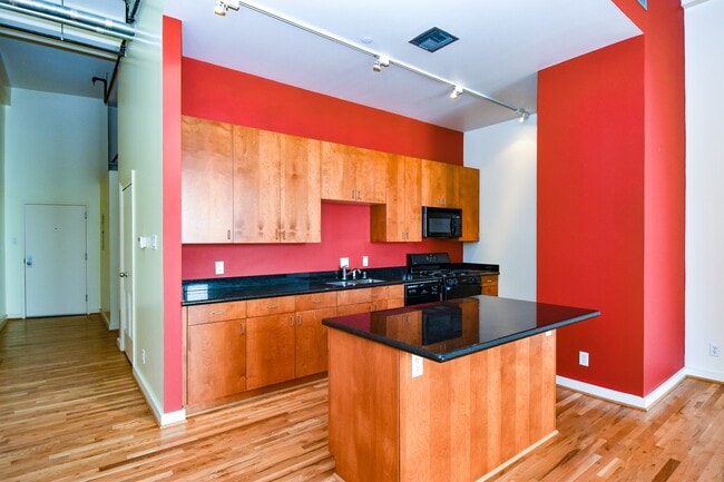 Building Photo - 915 Franklin St