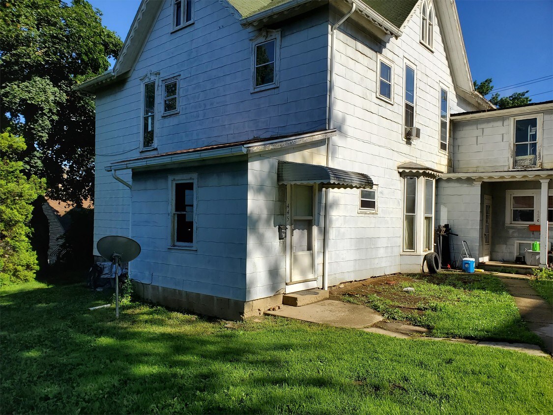 Foto principal - 445 E Jackson St
