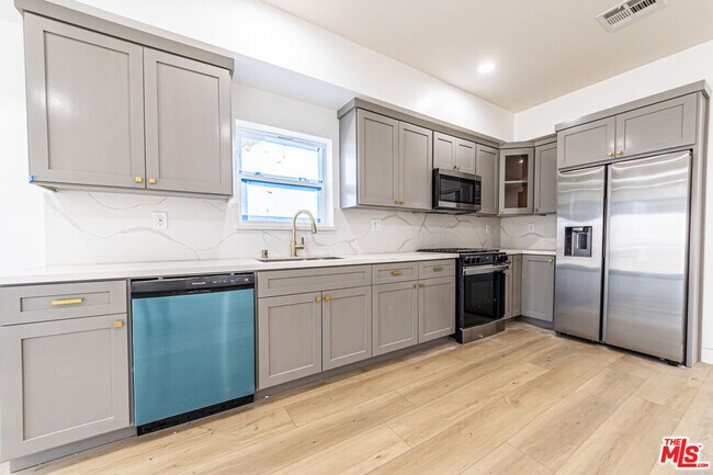 Foto del edificio - 5436 Romaine St