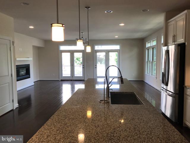 Foto del edificio - 7200 Holywell Ln