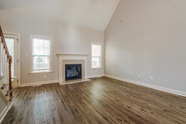 Building Photo - 169 N Farm Dr