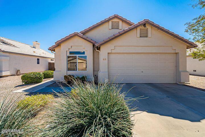 Foto principal - 213 W Caroline Ln