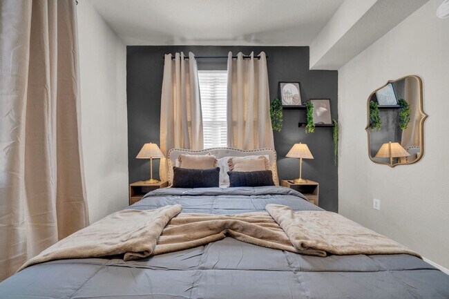 Foto del edificio - 10056 Montague St