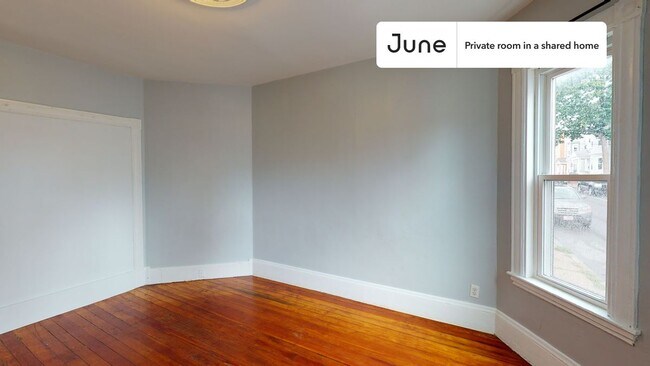 Building Photo - Private bedroom in 4 bed/1 bath Home