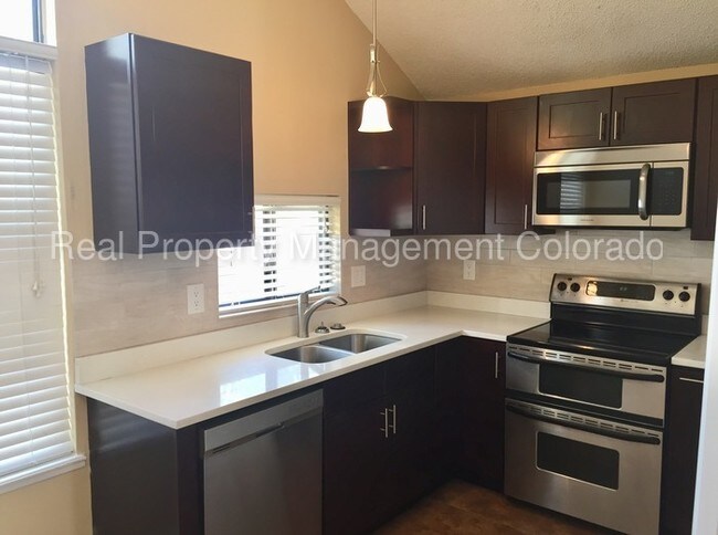 Building Photo - Gorgeous Upgraded Home in Cinnamon Village 1!