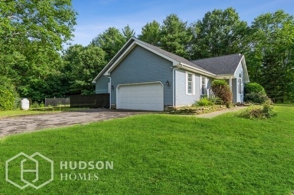 Building Photo - 8 Spotswood Dr