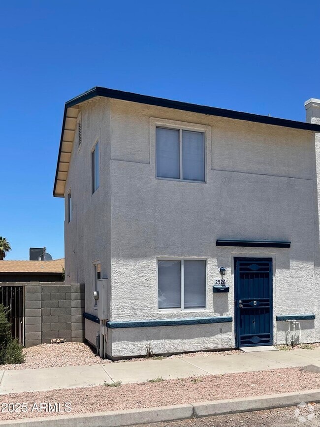 Building Photo - 2526 W Ocotillo Rd