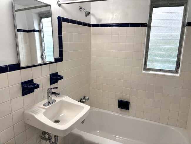 Building Photo - 444 Malaga Ave