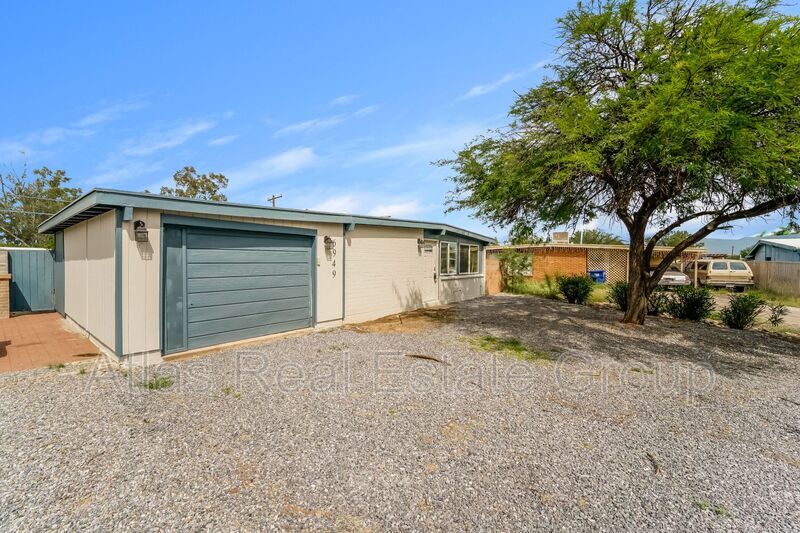 Primary Photo - 6949 E Casey Pl