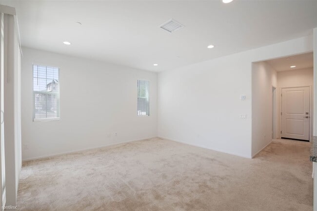 Building Photo - 3 br, 3 bath Townhome - 31405 Calle Luna
