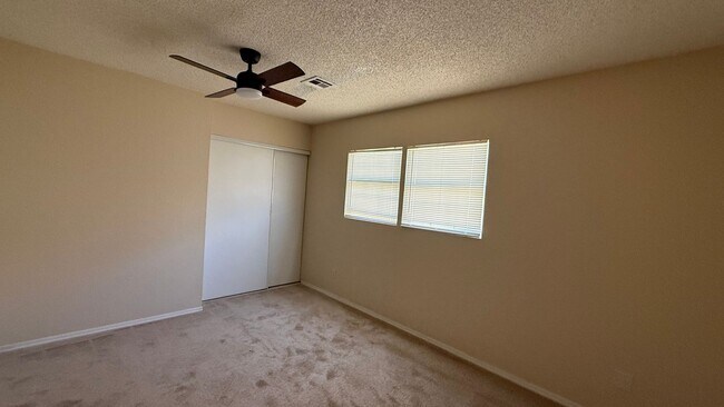 Foto del edificio - 2 BEDROOMS 1.5 BATHROOMS  TOWNHOUSE AVAILABLE FOR RENT !!!