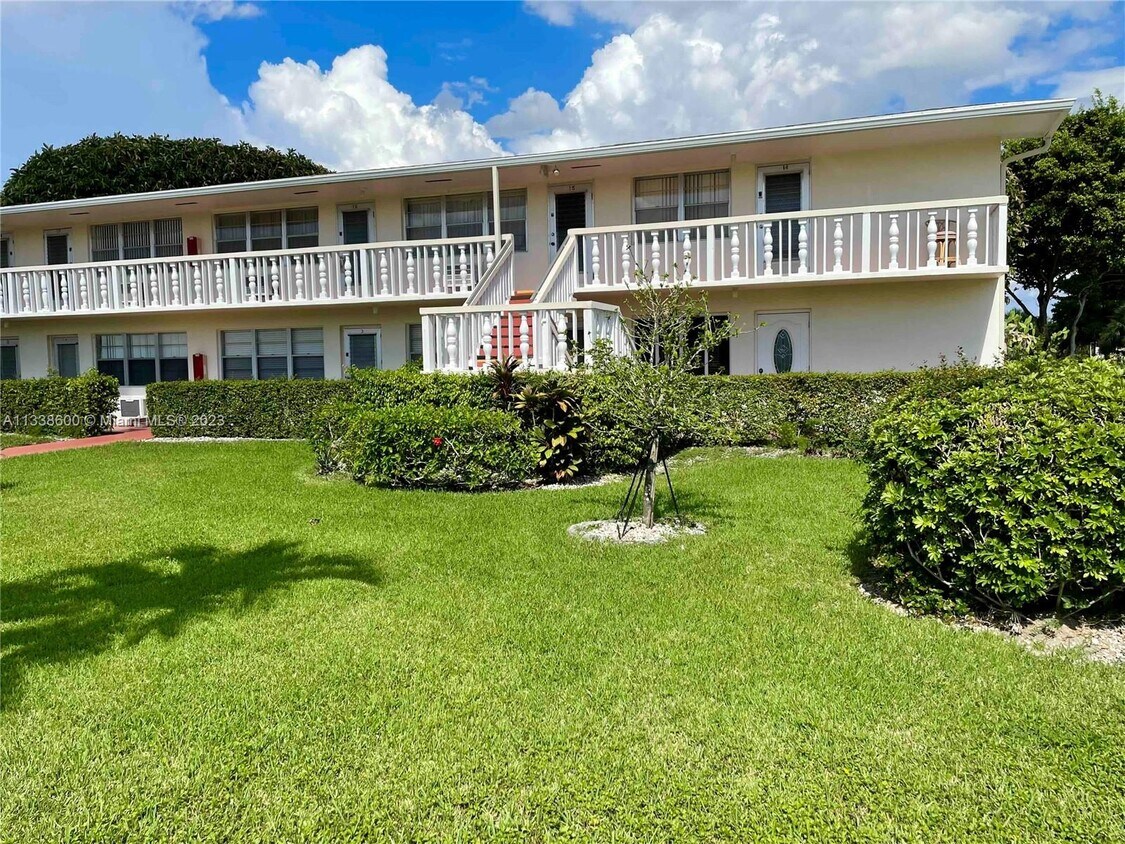 1 Berkshire A Unit 1, West Palm Beach, FL 33417 Room for Rent in West