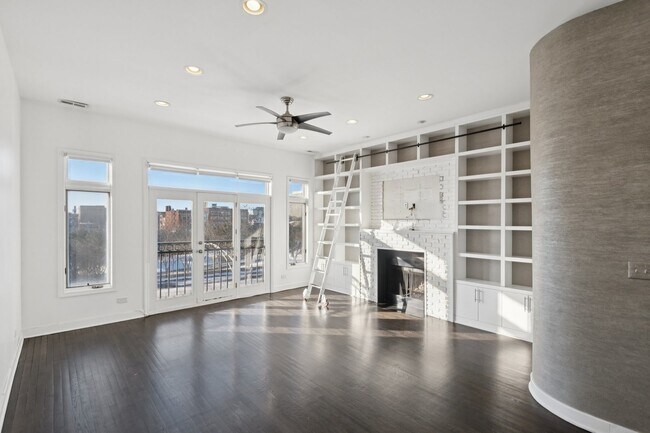 Foto del edificio - 937 N Willard Ct