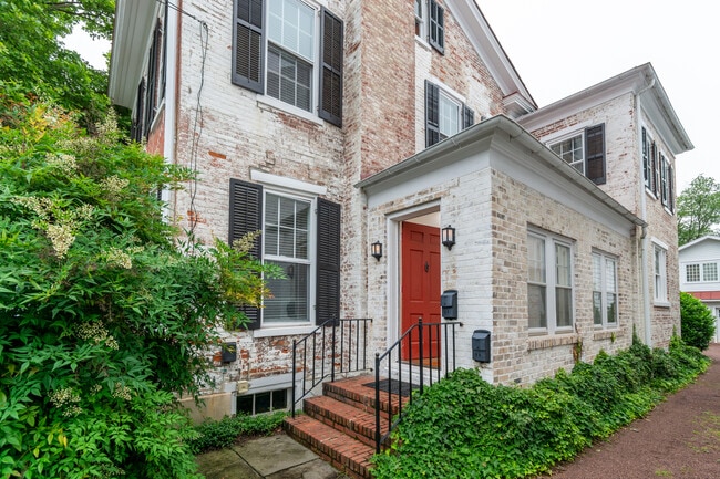 Building Photo - 118 N Union St