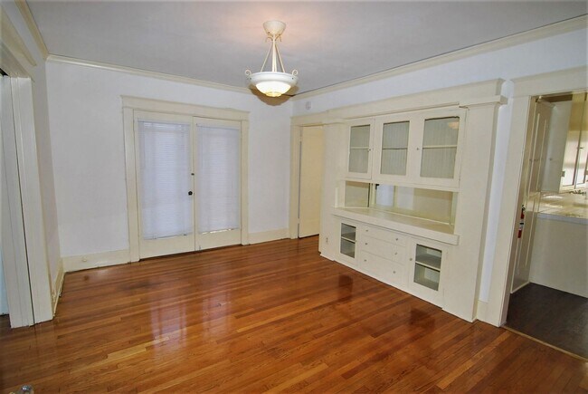 Foto del edificio - Charming Upstairs 1BR with Vintage Appeal in Alamitos Beach