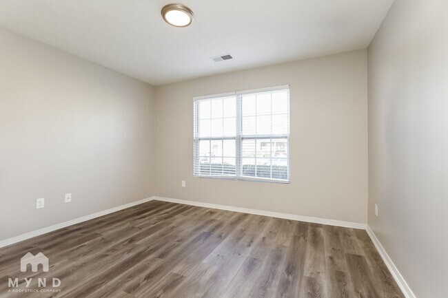 Foto del edificio - 2827 Creekbend Dr