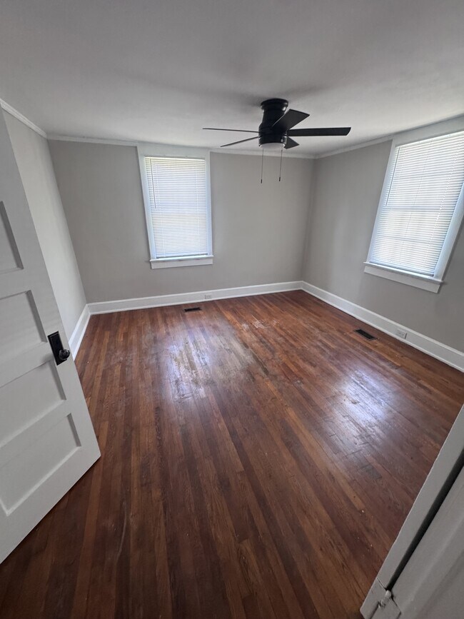 Foto del edificio - 105 Murray Dr