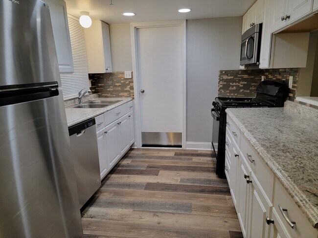 Building Photo - 369 Greenland Dr