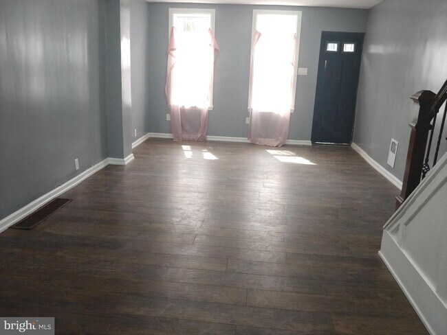 Building Photo - 535 Sigel St