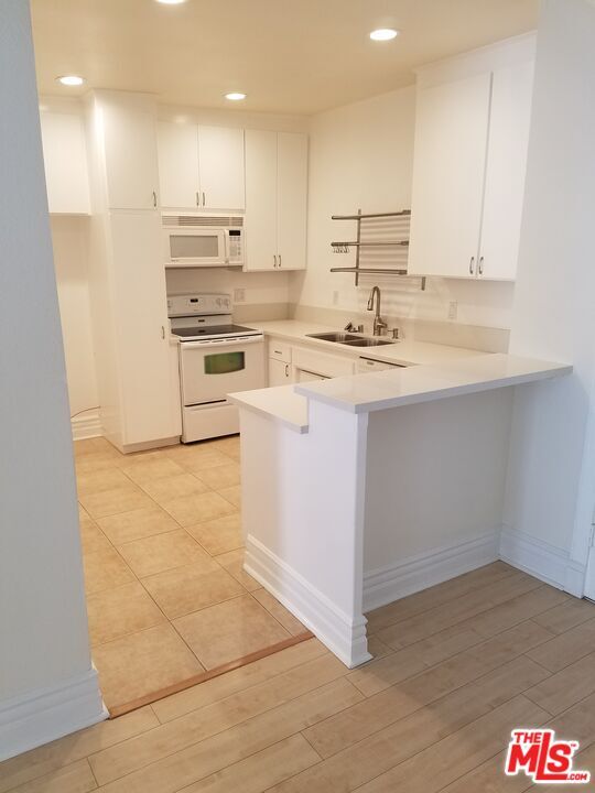 Building Photo - 827 2nd St