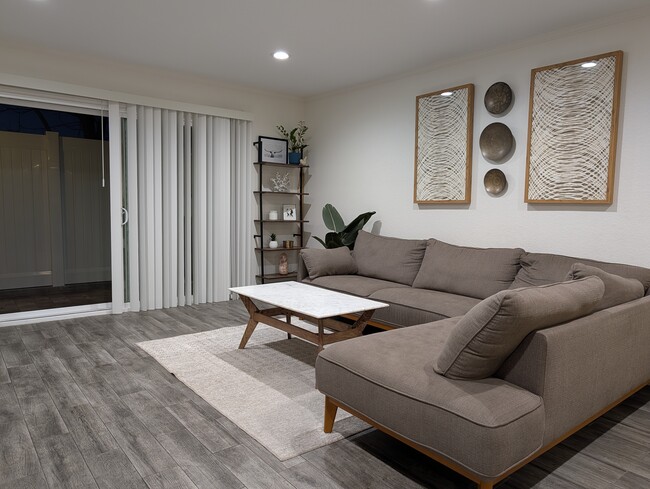 Building Photo - 542 N Shelton St