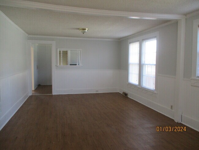 Building Photo - 1004 Buick Ave