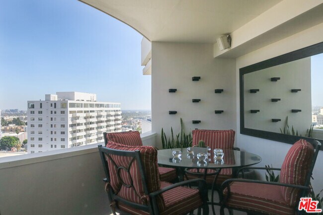 Foto del edificio - 7250 Franklin Ave