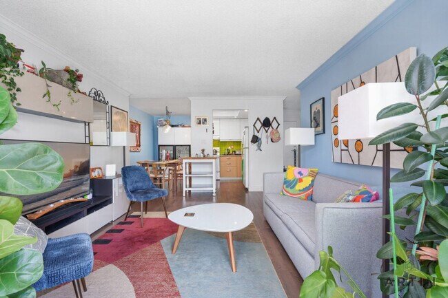 Photo du bâtiment - 665 E 6th Ave