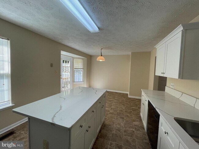 Building Photo - 108 Park Cove Dr