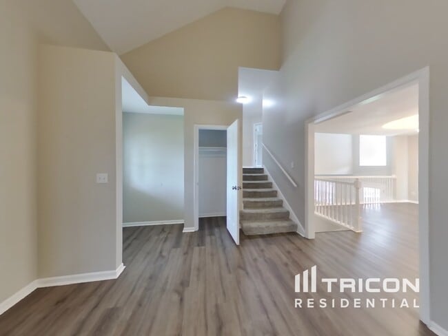 Building Photo - 1716 Lynn Cir