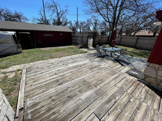 Building Photo - 2 br, 1 bath House - 6618 NW 31st St.