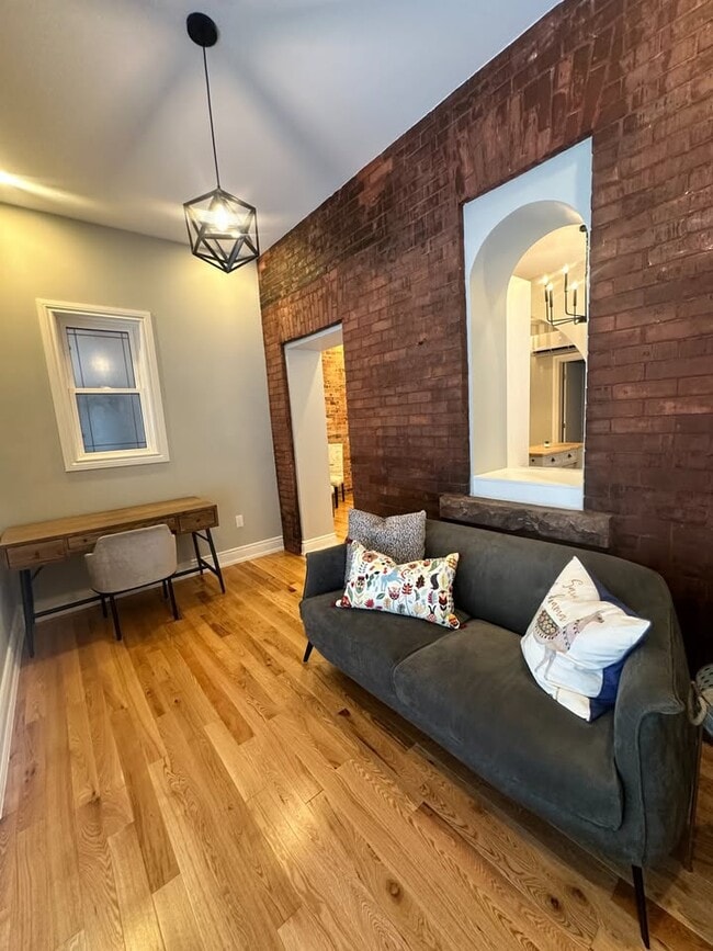 Building Photo - 157 James St