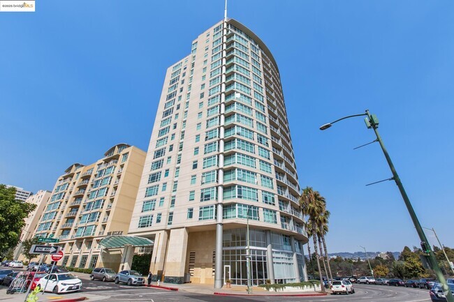Building Photo - 1 Lakeside Dr
