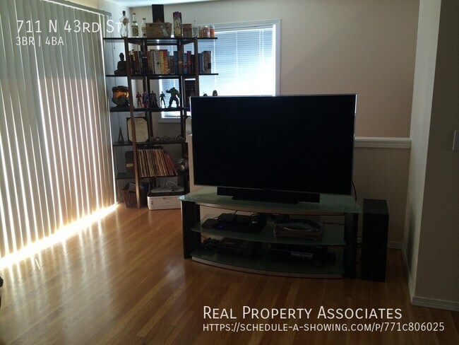 Foto del edificio - 711 N 43rd St
