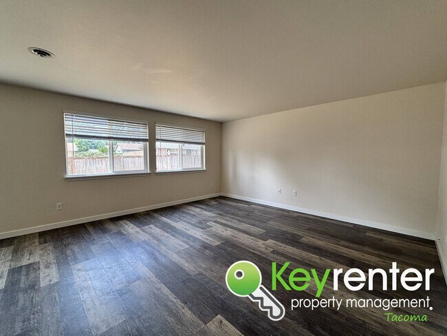 Building Photo - Spacious 3-Bedroom Home in Quiet Lakewood ...
